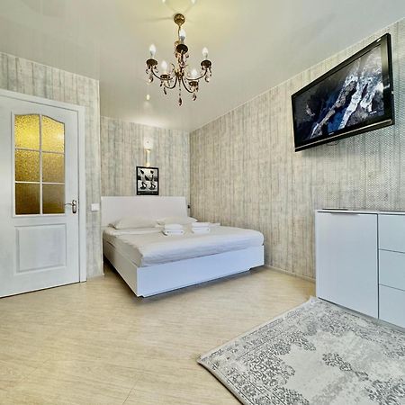 Apartpoltava Смак Італії У Самому Центрі Полтави , Білосніжна Студія В Новобудові, Банківський Чек Dış mekan fotoğraf